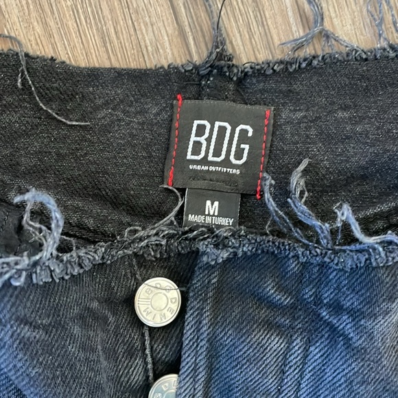 Black Jean distressed miniskirt -urban outfitters size medium - Picture 3 of 3